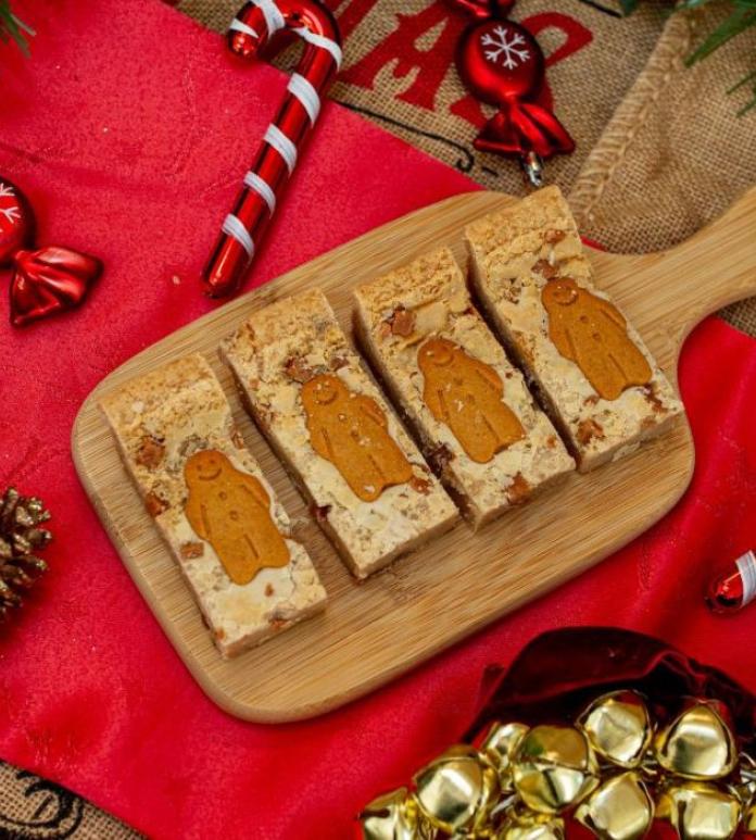 Four gingerbread blondies 