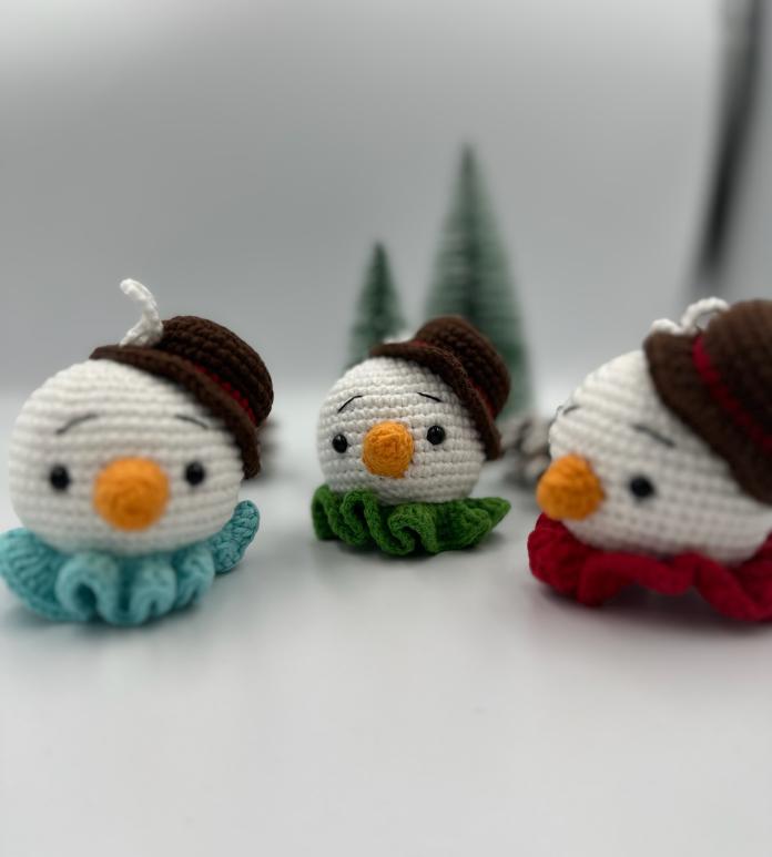 crochet snowmen