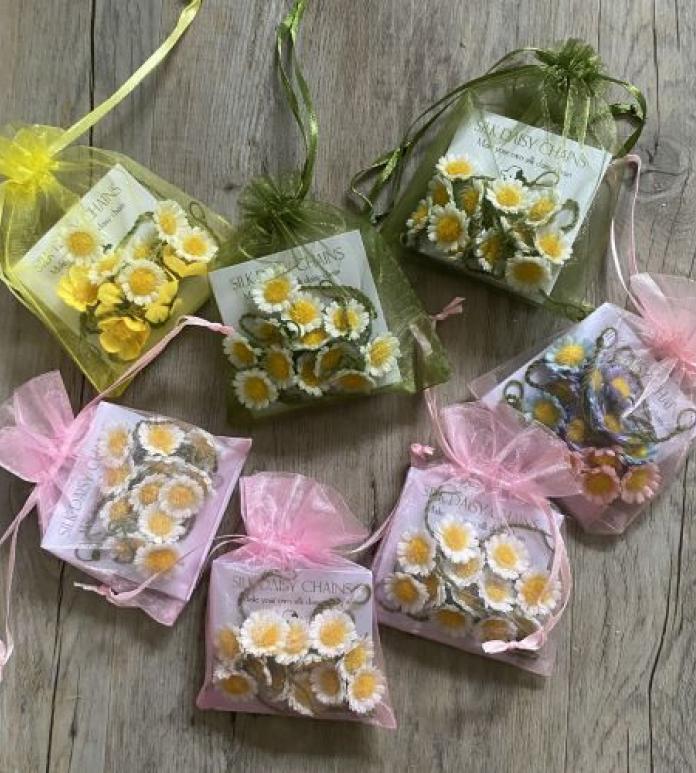 Daisy chain, in bags.
